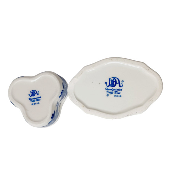💙🤍Lot of 2 Vintage Delft Blue Hand Painted Trinket Boxes - Picture 9 of 11